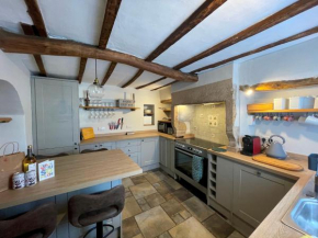 Charming & Idyllic Grade 2 Listed Cottage for 6 Pass the Keys